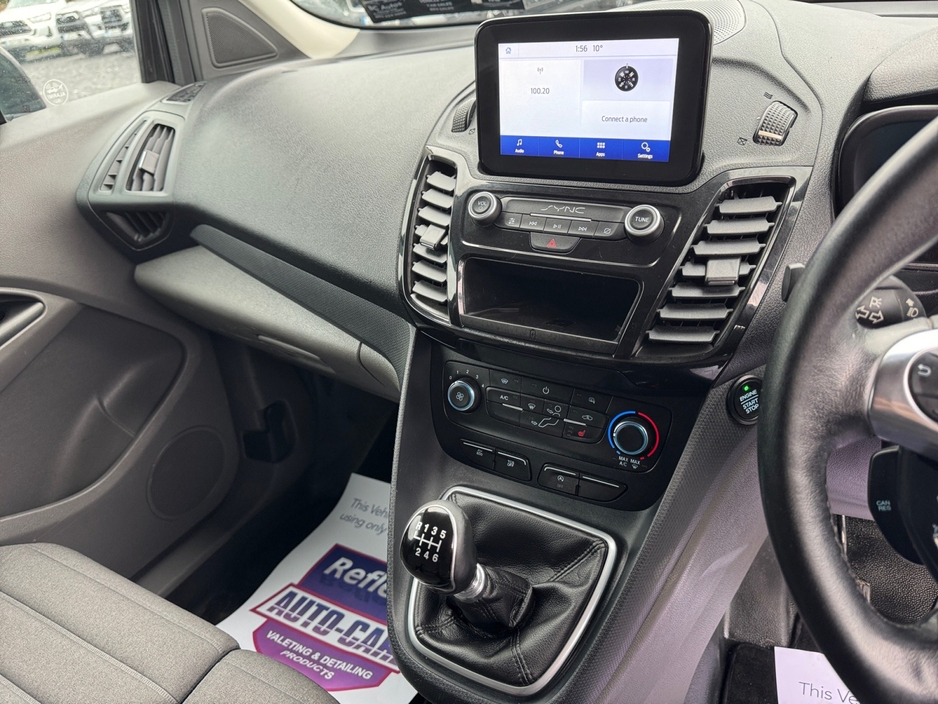 2020 Ford Transit Connect - image 8