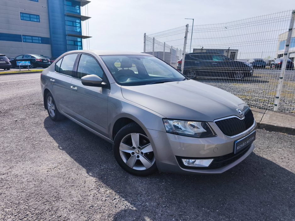 2015 Skoda Octavia - image 2