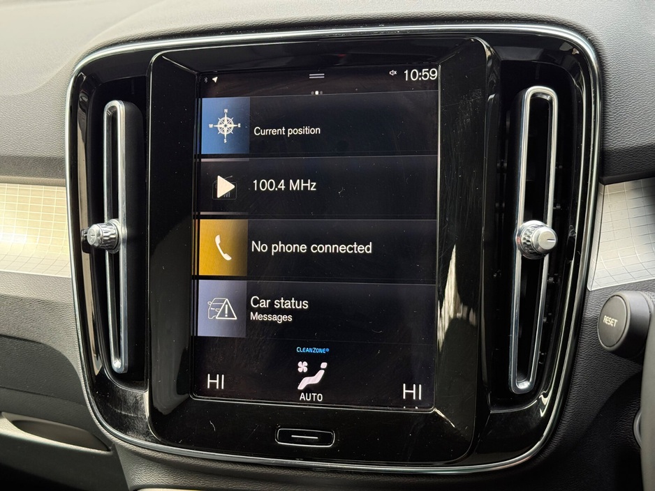 2023 Volvo XC40 - image 13