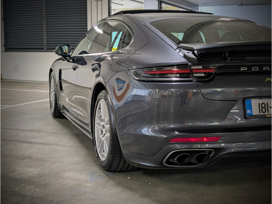 2018 Porsche Panamera - image 8