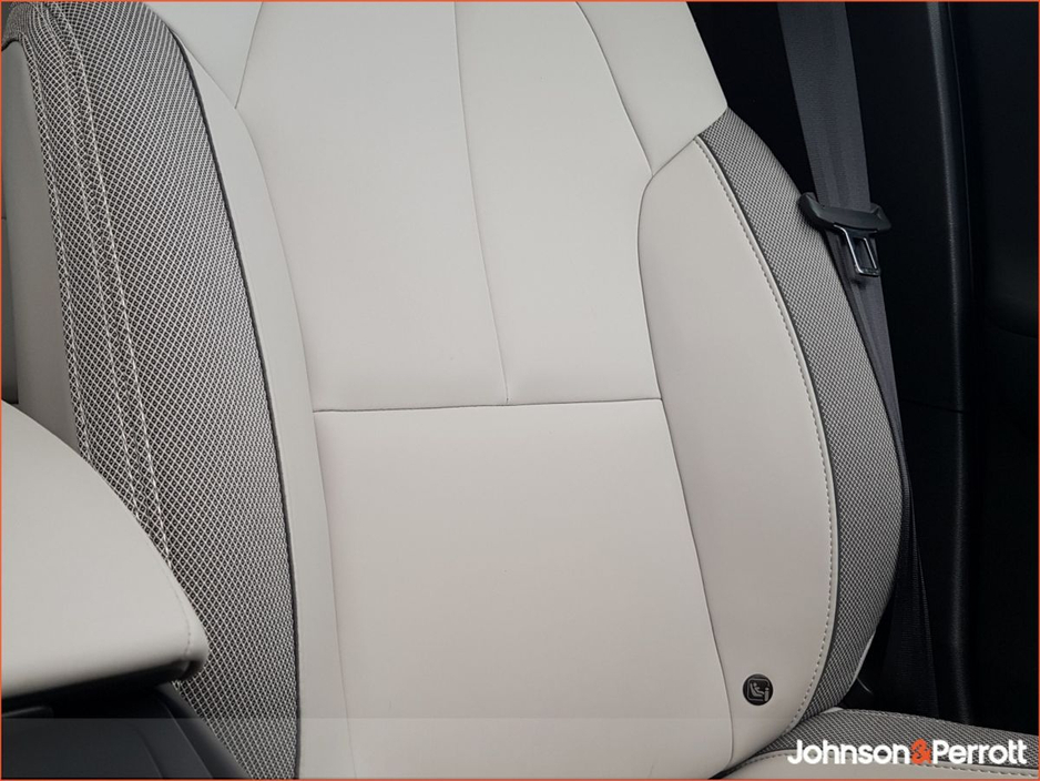 2025 Volvo EC40 - image 15