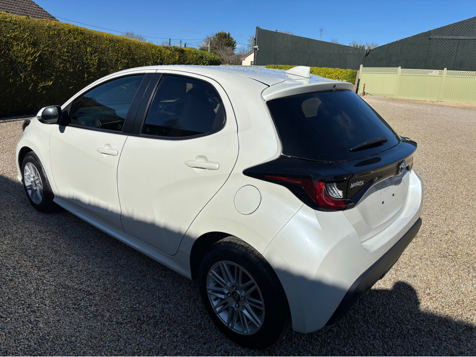 2022 Toyota Yaris - image 6