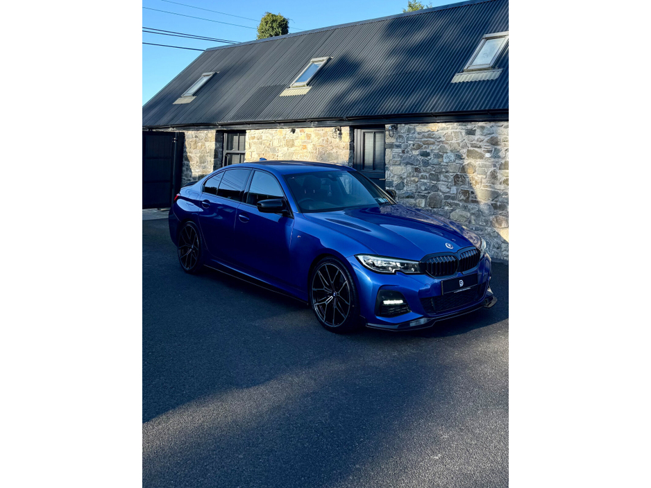 2021 BMW 3 Series - image 3