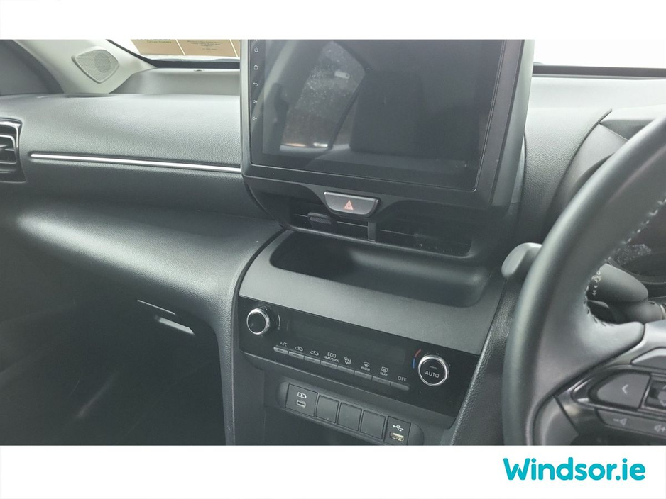 2023 Toyota Yaris Cross - image 13