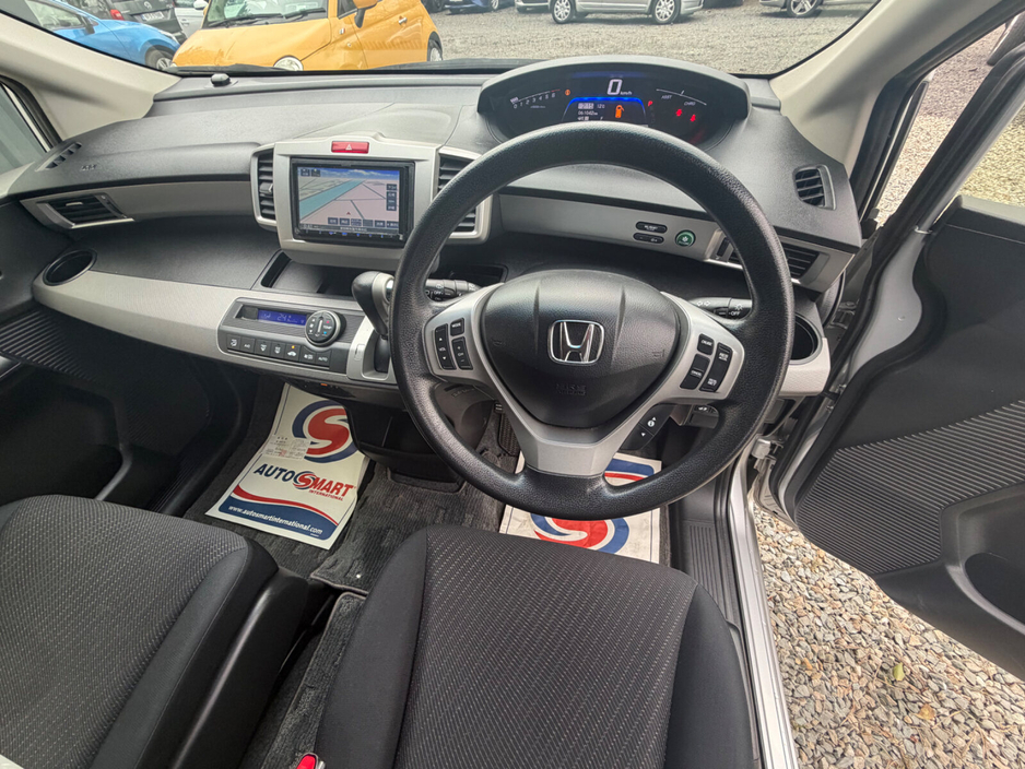 2015 Honda Freed - image 11