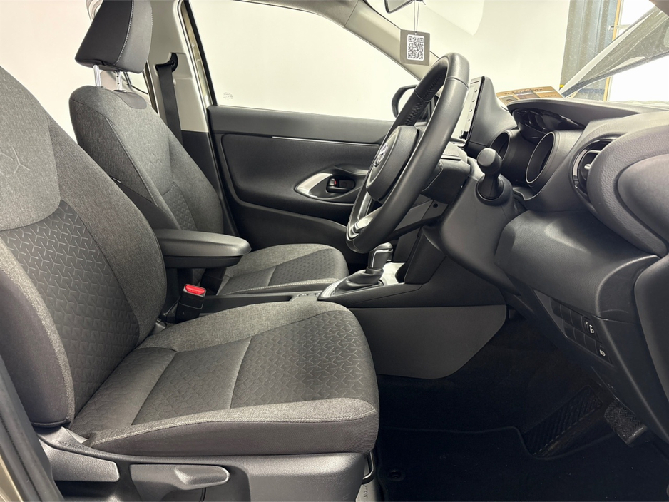 2023 Toyota Yaris Cross - image 28