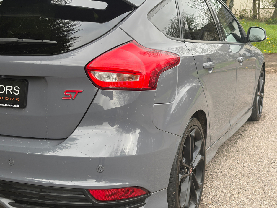 2017 Ford Focus - image 8