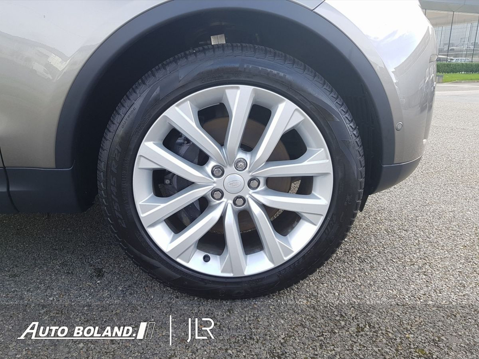 2025 Land Rover Discovery - image 9