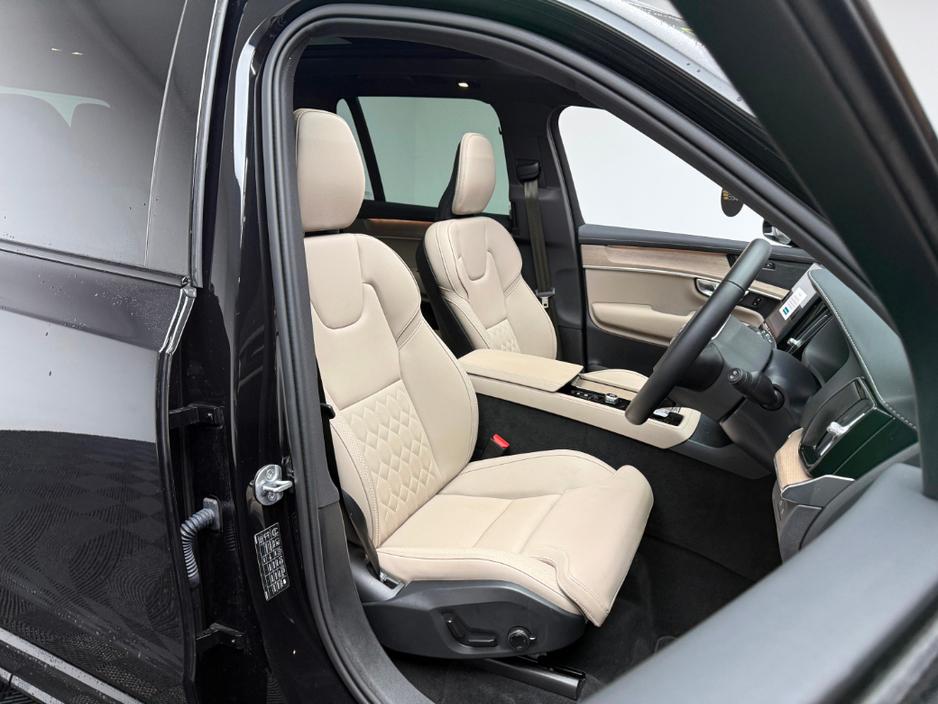 2025 Volvo XC90 - image 10