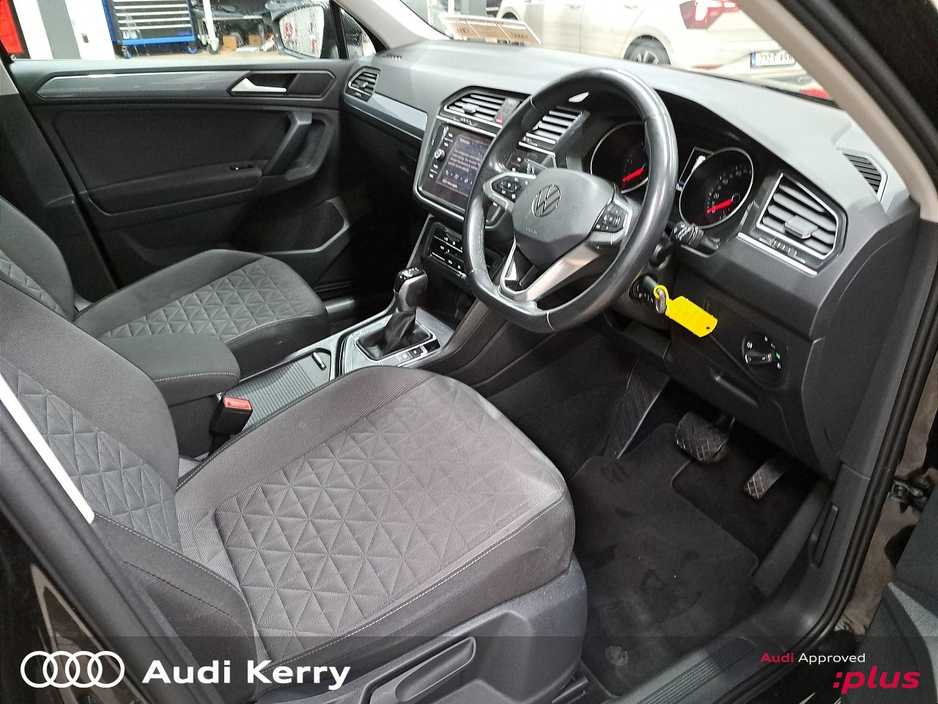 2022 Volkswagen Tiguan - image 14