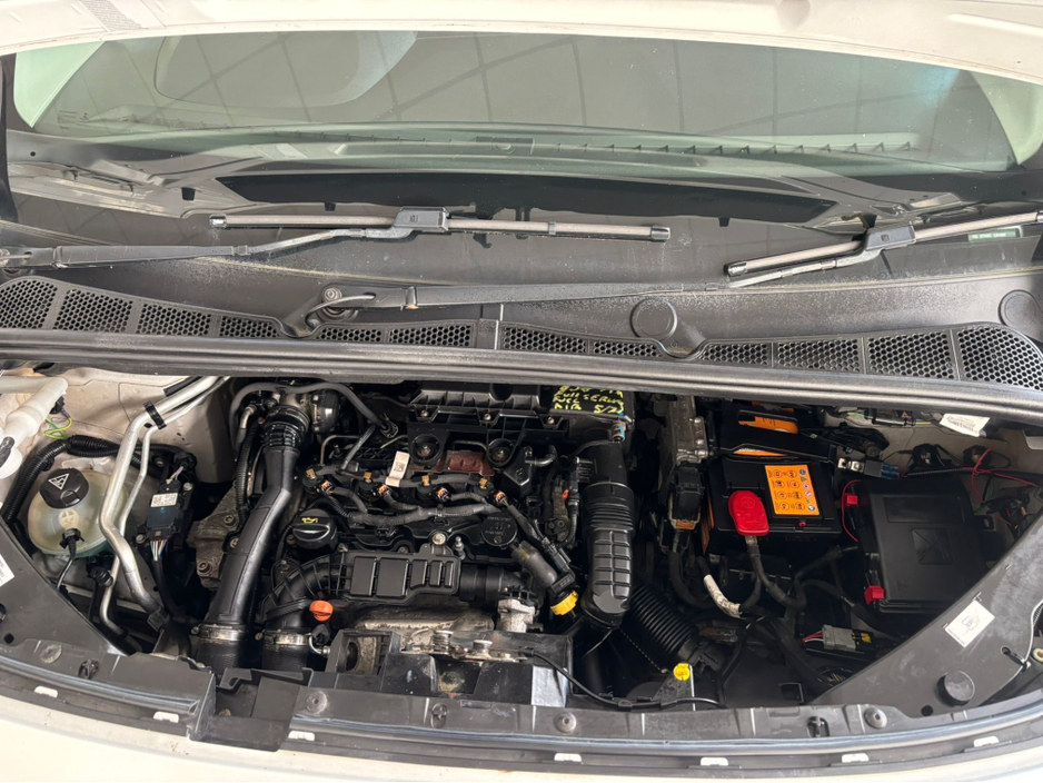 2020 Peugeot Partner - image 21