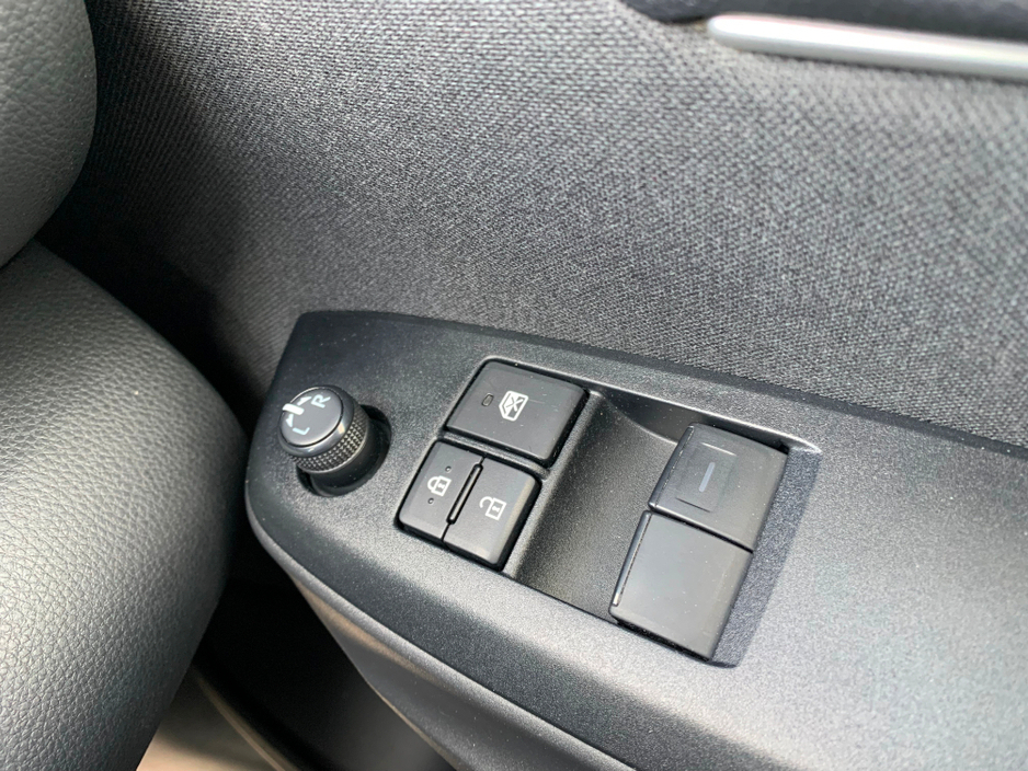 2023 Toyota Yaris - image 25