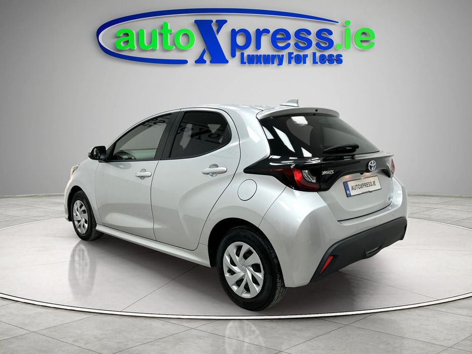 2021 Toyota Yaris - image 11