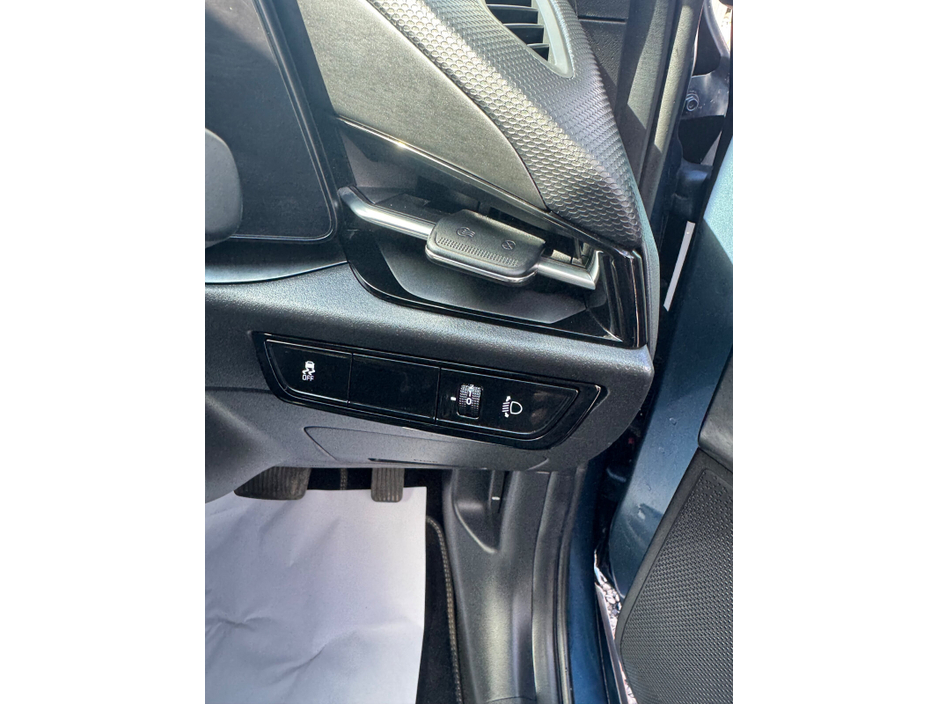 2023 Kia Niro - image 11