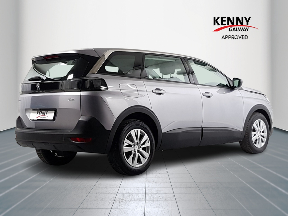 2022 Peugeot 5008 - image 7