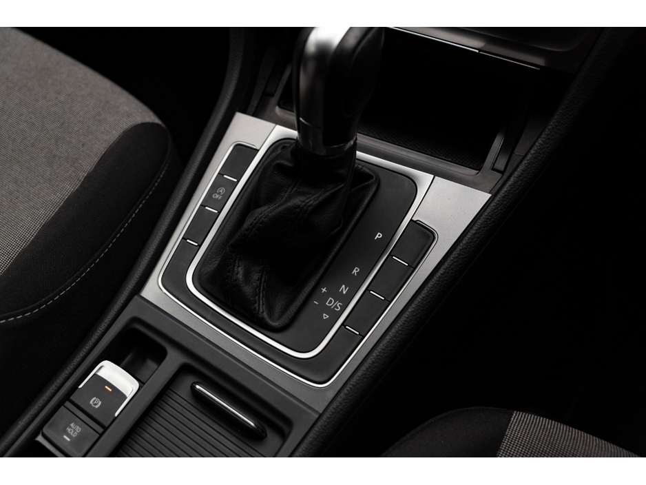 2016 Volkswagen Golf - image 14