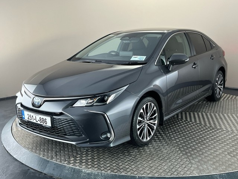 2025 Toyota Corolla LunaSport Hybrid €33,950