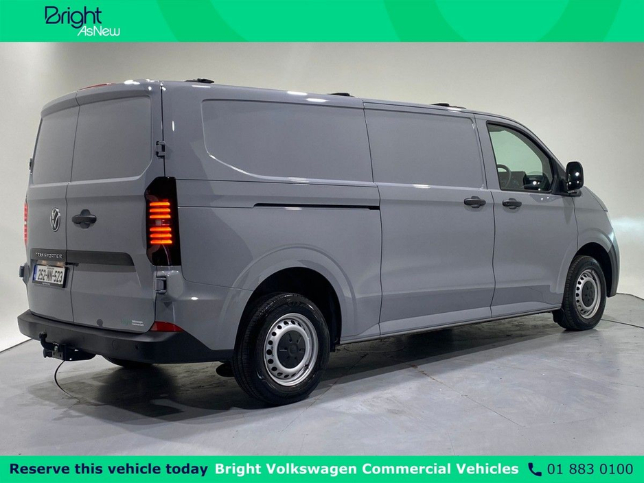 2025 Volkswagen Transporter - image 9
