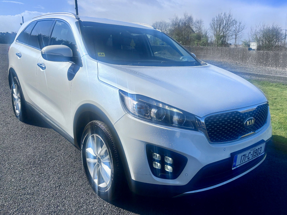 2017 Kia Sorento - image 2