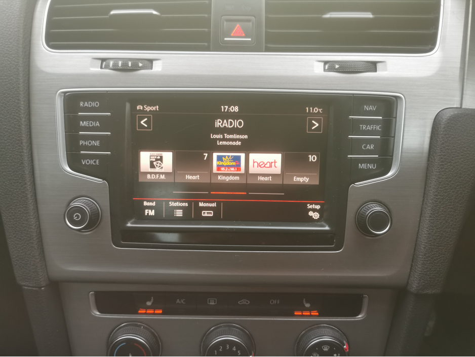 2016 Volkswagen Golf - image 25