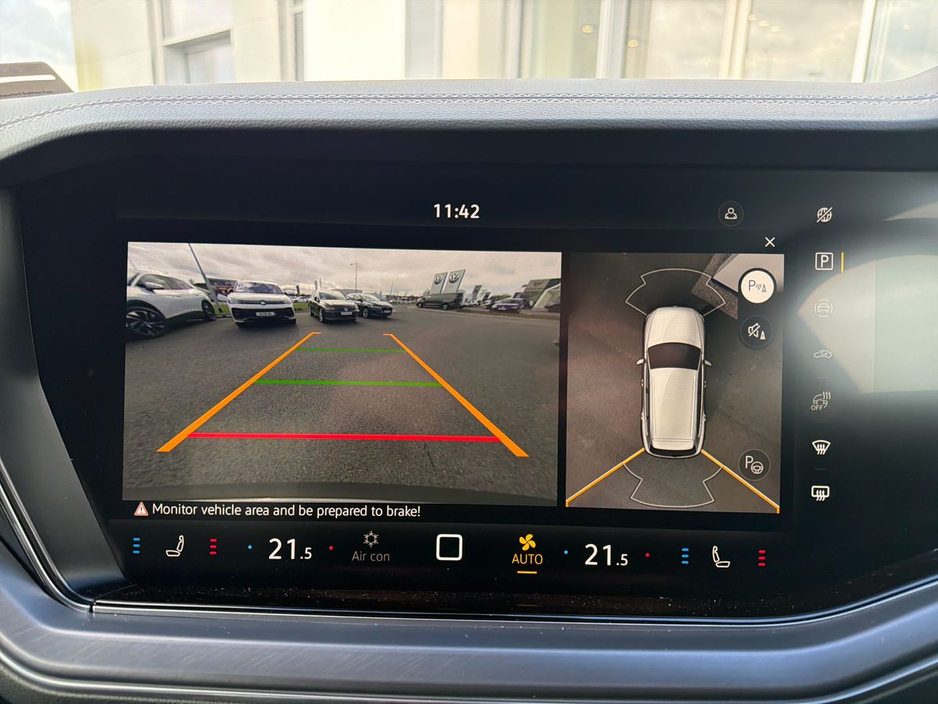 2026 Volkswagen Touareg R-Line (COMMERCIAL)