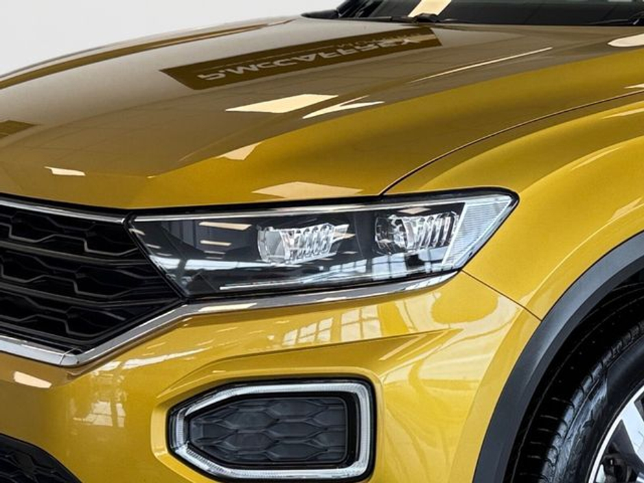 2021 Volkswagen T-Roc - image 9