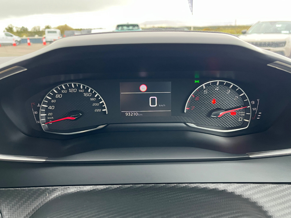 2020 Peugeot 208 - image 14