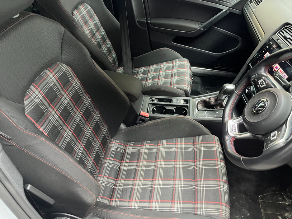 2018 Volkswagen Golf - image 10