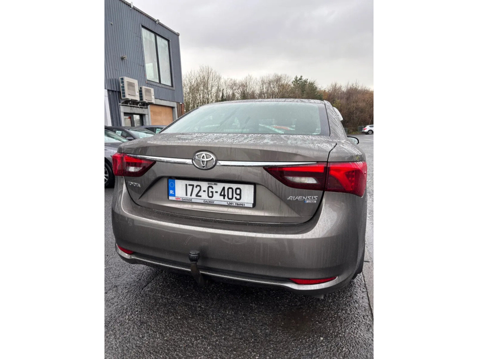 2017 Toyota Avensis 1.6 D-4D Luna Navi Saloon €10,500