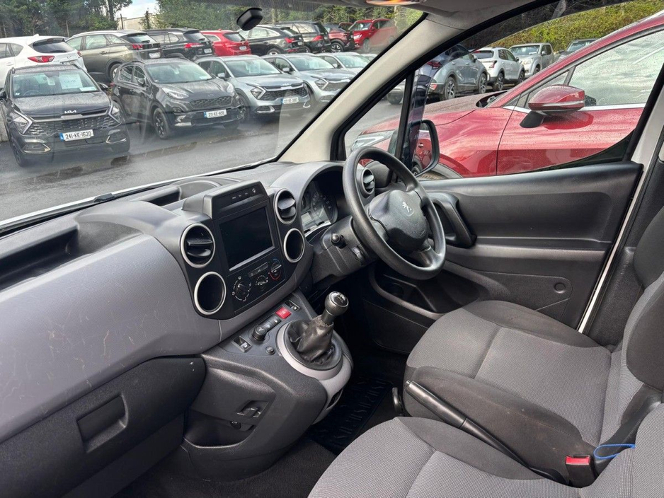 2018 Peugeot Partner - image 5