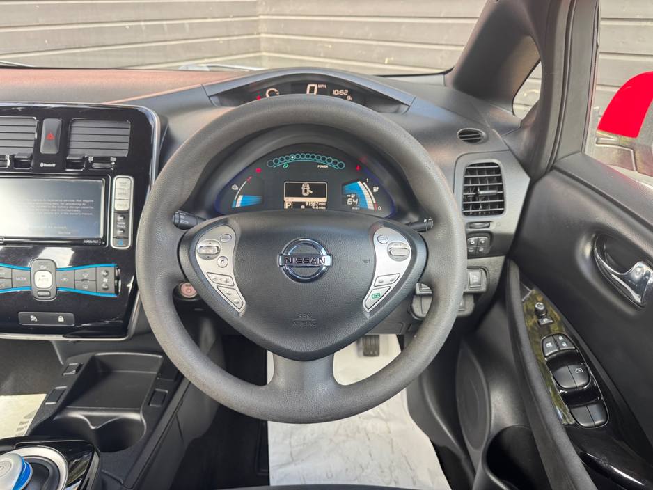 2017 Nissan Leaf - image 9