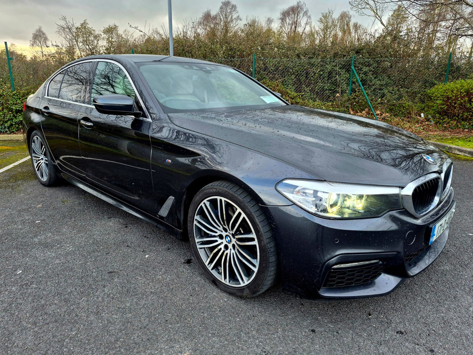 2017 BMW 5 Series - image 4