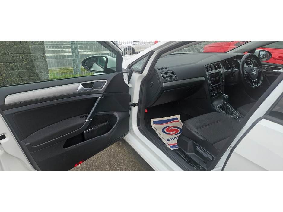 2016 Volkswagen Golf - image 24