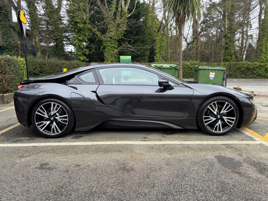 2020 BMW i8 - image 5