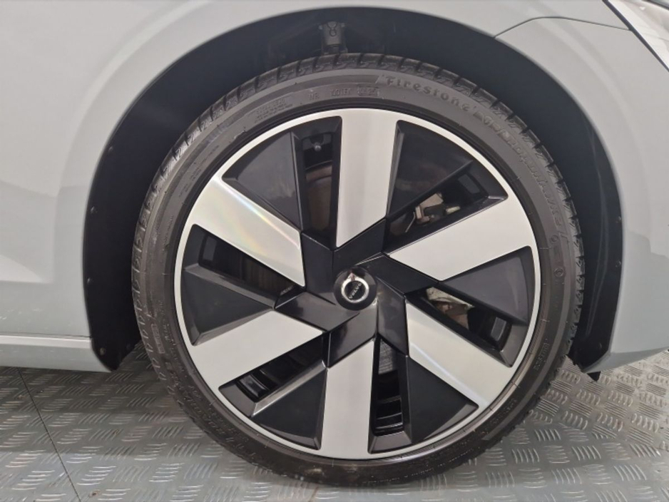 2024 Volvo V60 - image 11