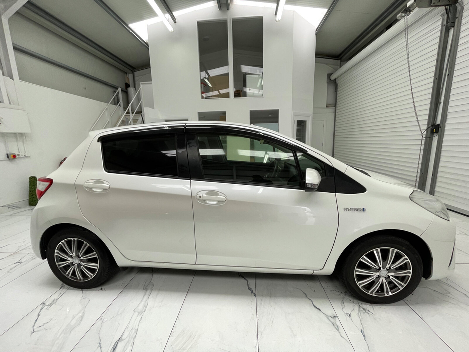2017 Toyota Yaris - image 2
