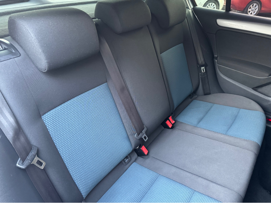 2012 Volkswagen Golf - image 12