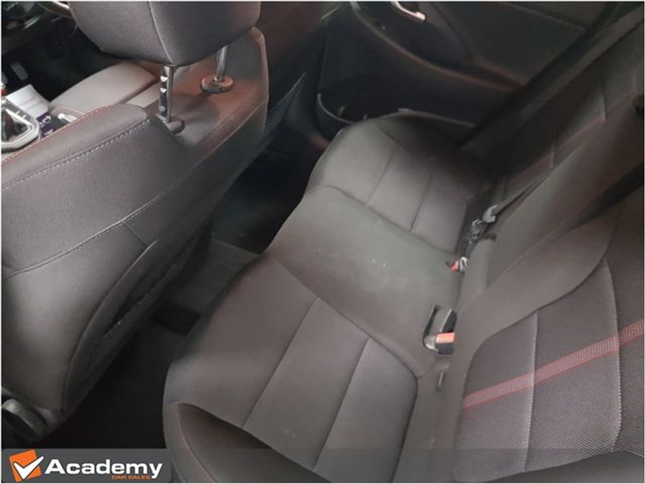 2022 Hyundai i30 - image 11