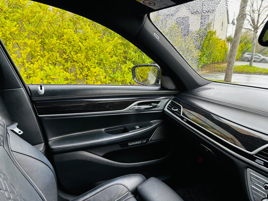 2018 BMW 7 Series - image 25