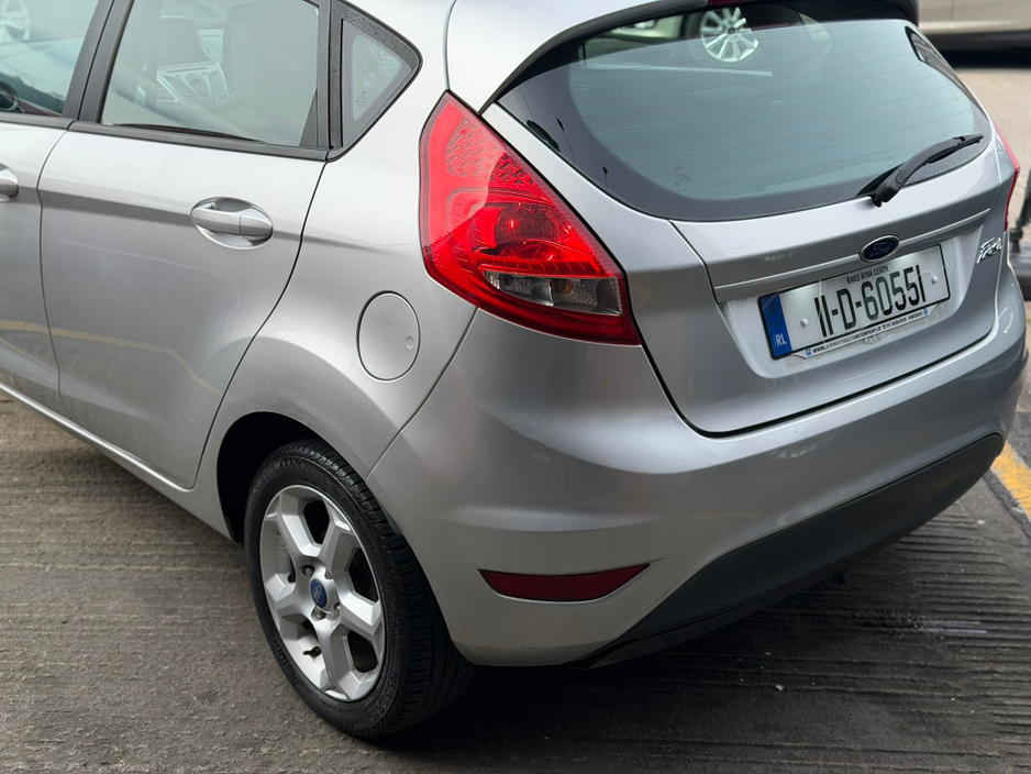 2011 Ford Fiesta - image 18