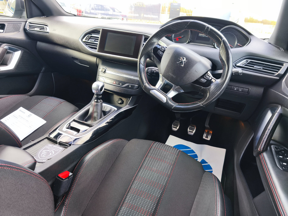 2017 Peugeot 308 - image 10