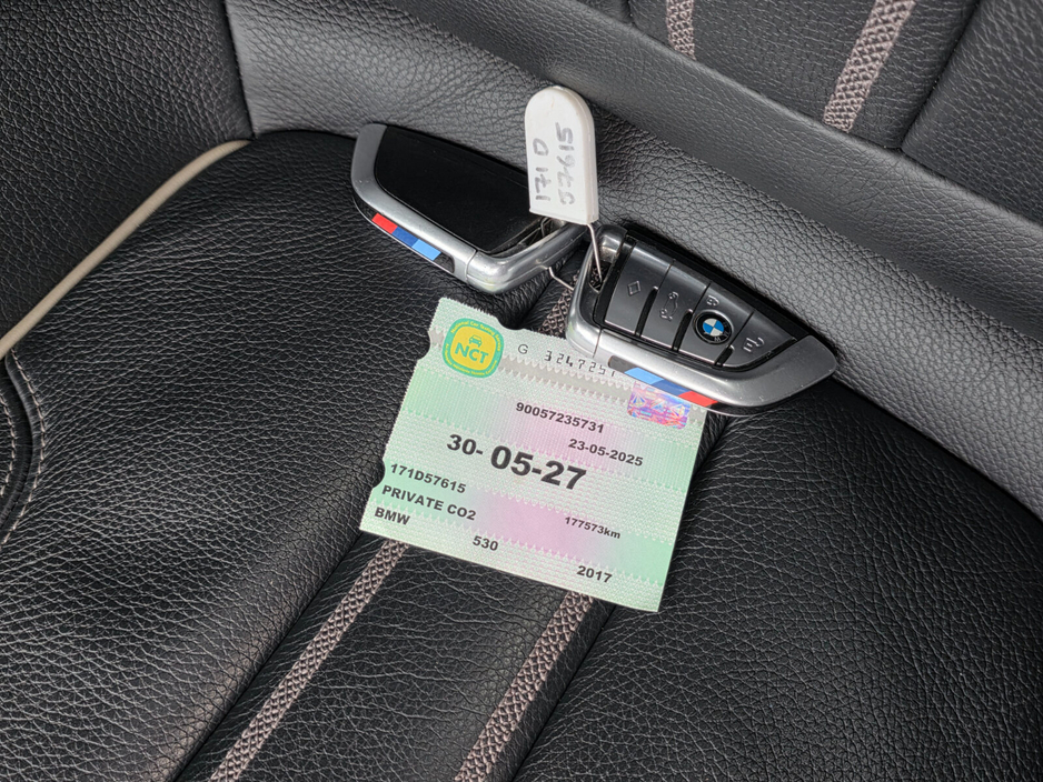 2017 BMW 5 Series - image 28