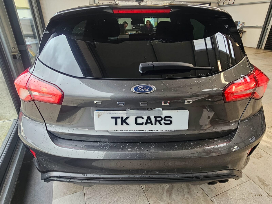 2019 Ford Focus - image 4