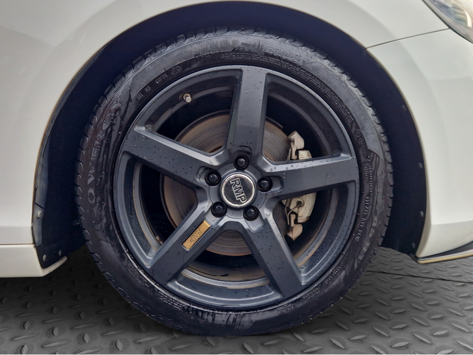 2015 Volvo V40 2015 T4 1.6 AUTOMATIC €12,495