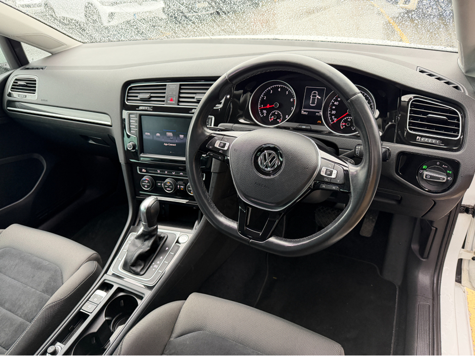 2016 Volkswagen Golf - image 14
