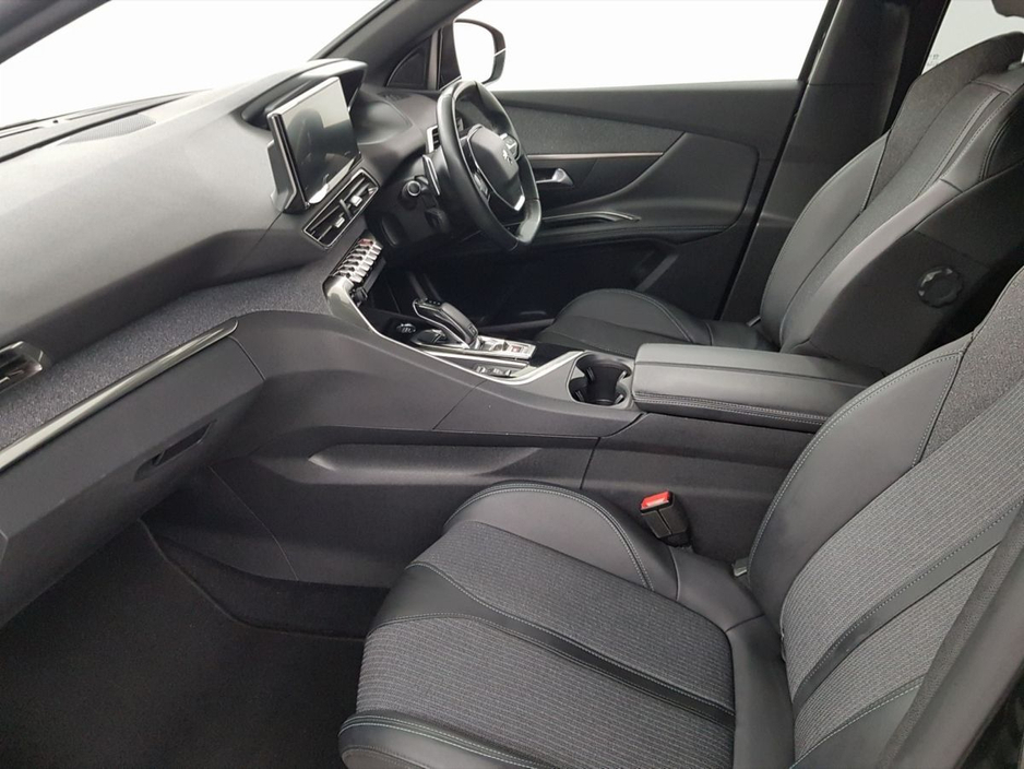 2023 Peugeot 3008 - image 4