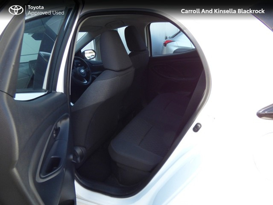 2024 Toyota Yaris - image 7