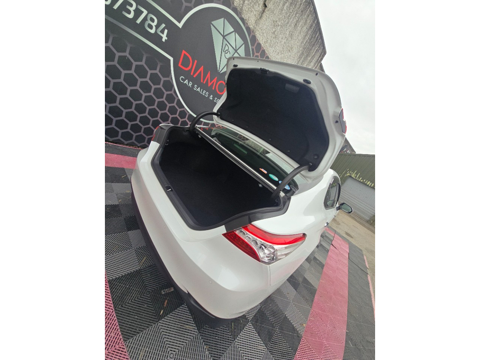 2020 Toyota Camry - image 9