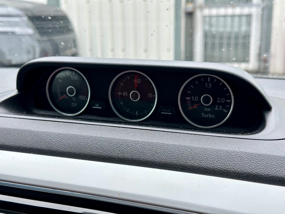 2016 Volkswagen Beetle - image 9