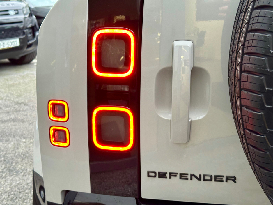 2026 Land Rover Defender Borosco Grey /  X-DYNAMIC SE €119,950